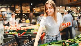 VIDEO Sărbătorile aduc scumpiri! Alimentele care ne-ar putea adânci gaura din buzunare